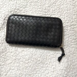 BOTTEGA VENETA ZIPPY luxury item